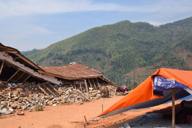ネパール地震で倒壊した学校